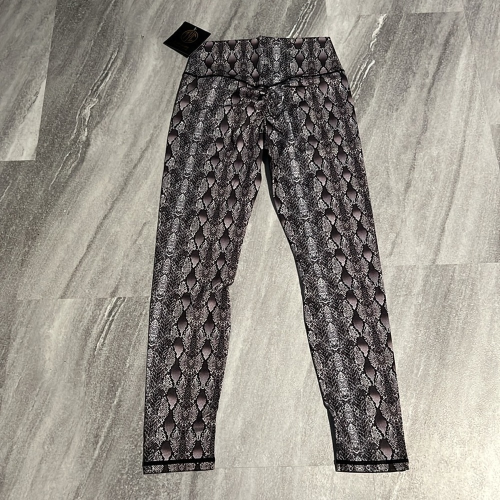 Til You Collapse Effortless Scrunch Leggings Purple Python Medium snake - Picture 11 of 14